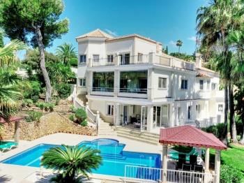 1111 Luxury Family Villa - Apartment in Marbella