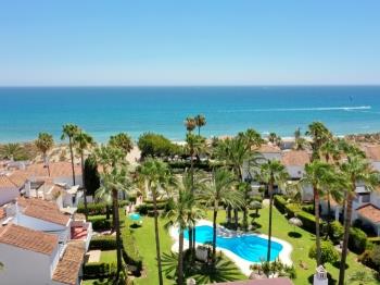 1176 Beach front House, 2 pools and Garden area - Apartment in Marbella