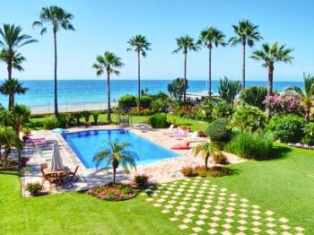 5501 Giant Beachfront Villa 8 bedrooms and cinema - Apartment in Marbella