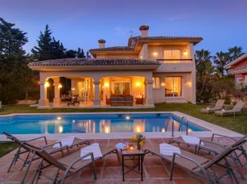 4505 Las Chapas beach villa / heated pool - Apartment in Marbella