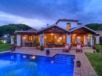 4508 Benamara beachfront villa with private pool - Apartment in Marbella